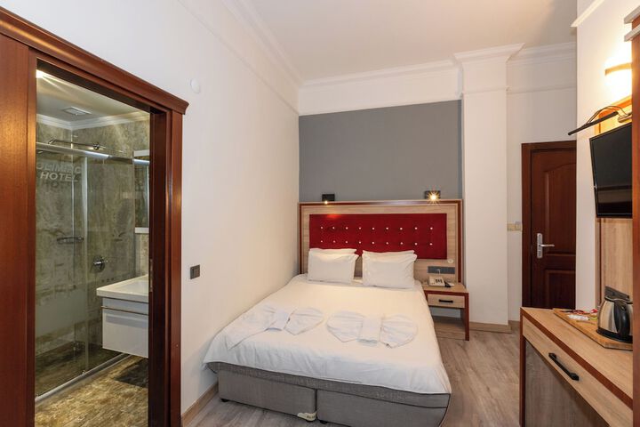 Room 51 of 76