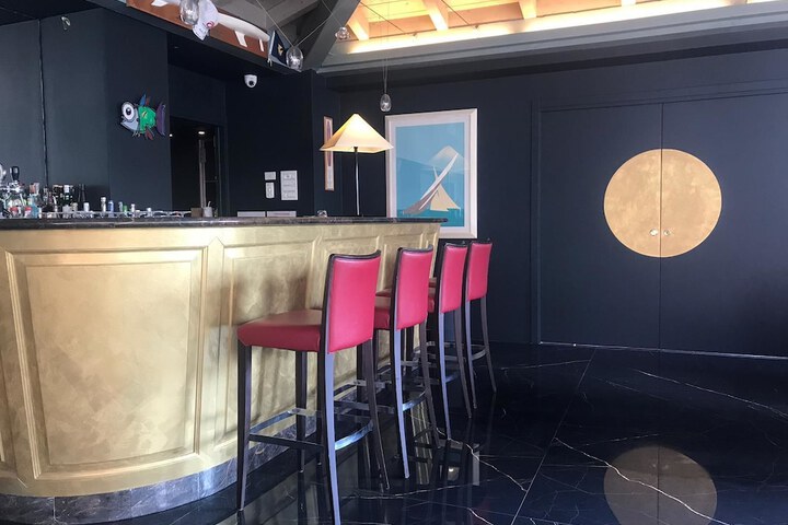 Lounge 62 of 90