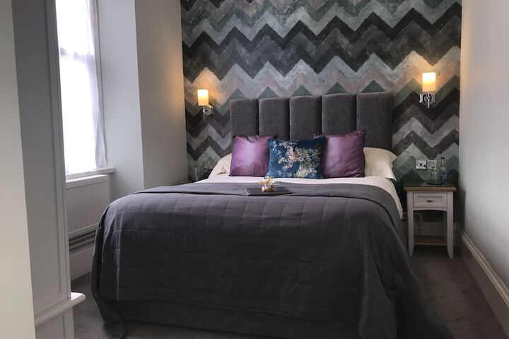 Room 7 of 90