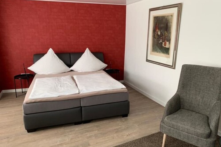Room 2 of 48
