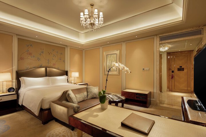 Room 14 of 68