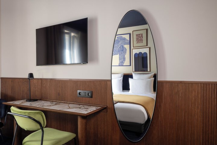 Room 43 of 77