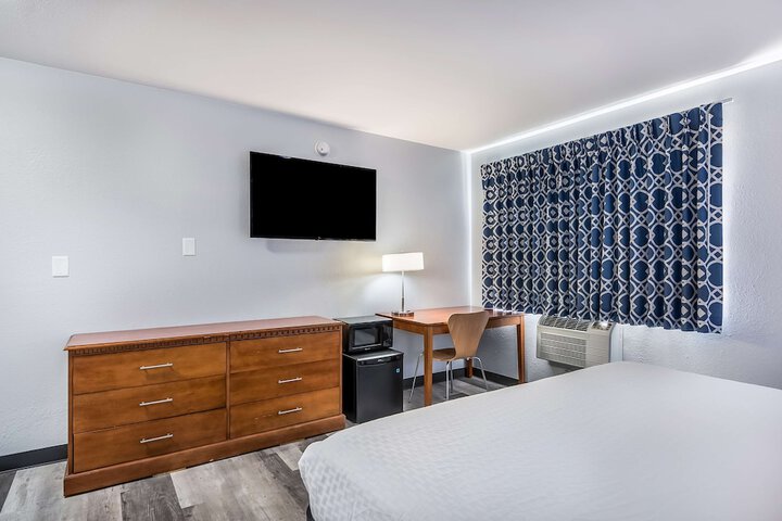 Standard | King Bed (3 of 5)