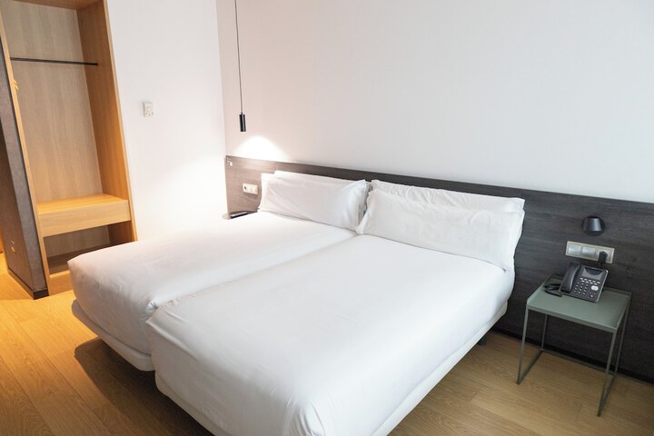 Room 17 of 31