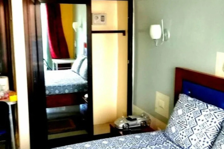 Room 5 of 11