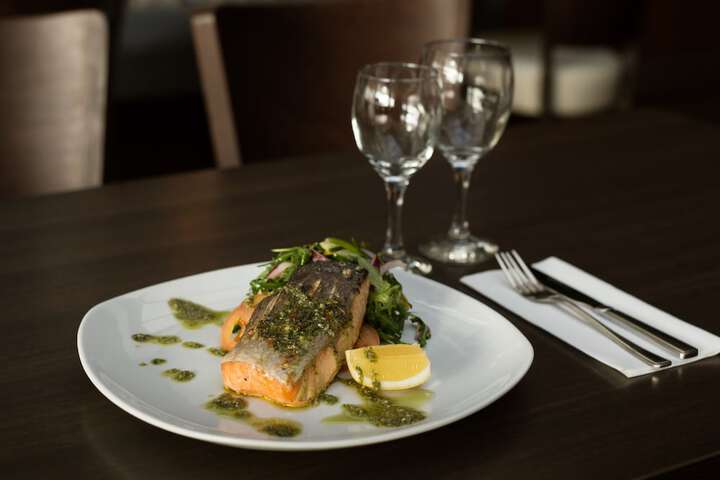 Dining 36 of 48