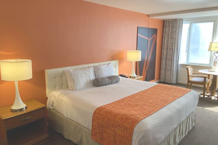 1 King Bed (4 of 4)
