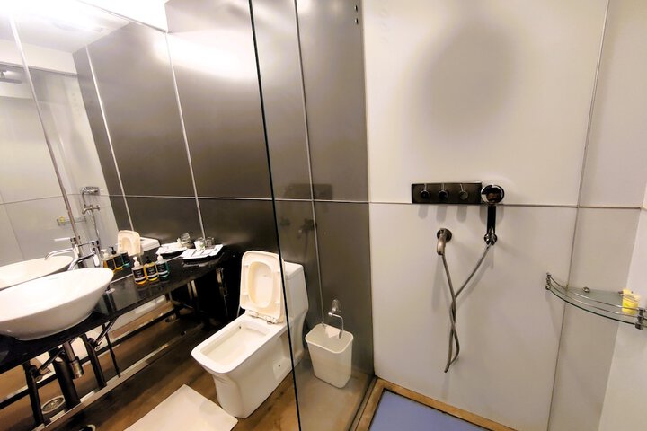 Room 48 of 100