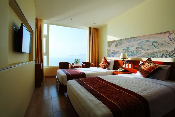 Room 9 of 35