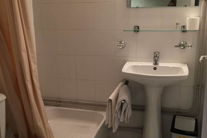 Room 25 of 34