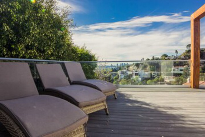 Sundeck 34 of 36