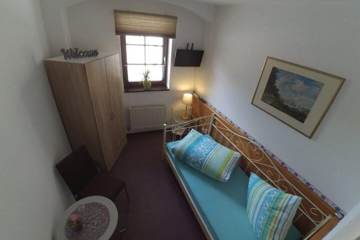 Room 13 of 50