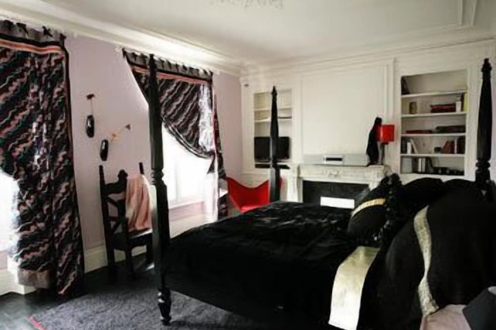 Room 16 of 39