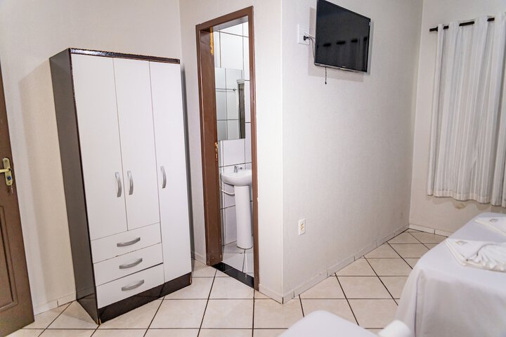 Room 22 of 48