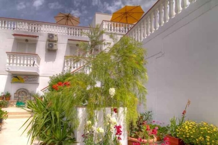 Hotel Exterior 21 of 28