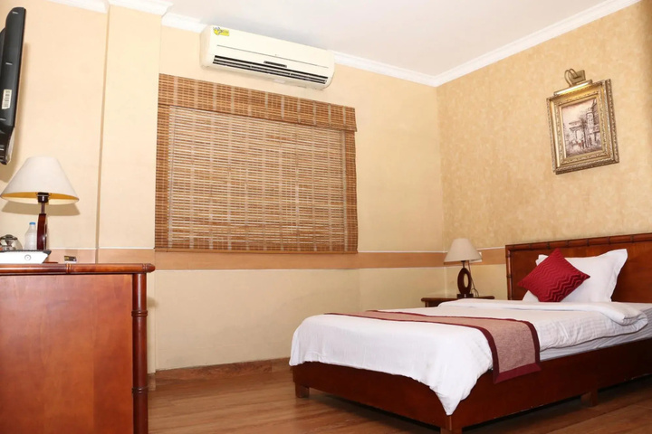 Room 2 of 9