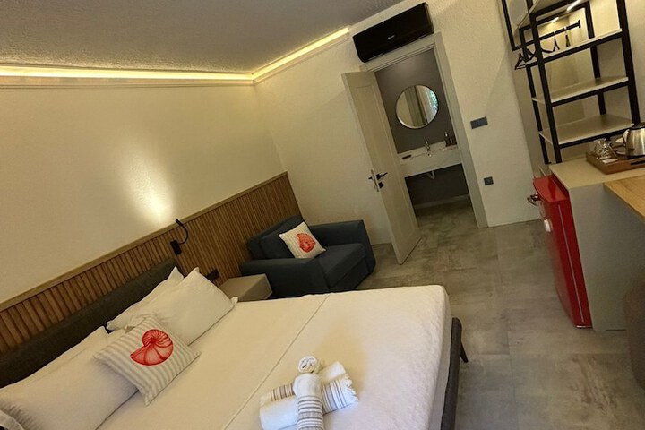 Room 33 of 81