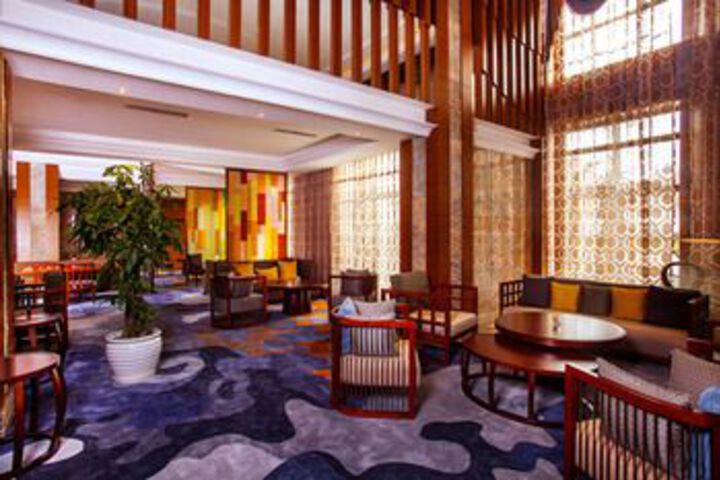 Lounge 38 of 61