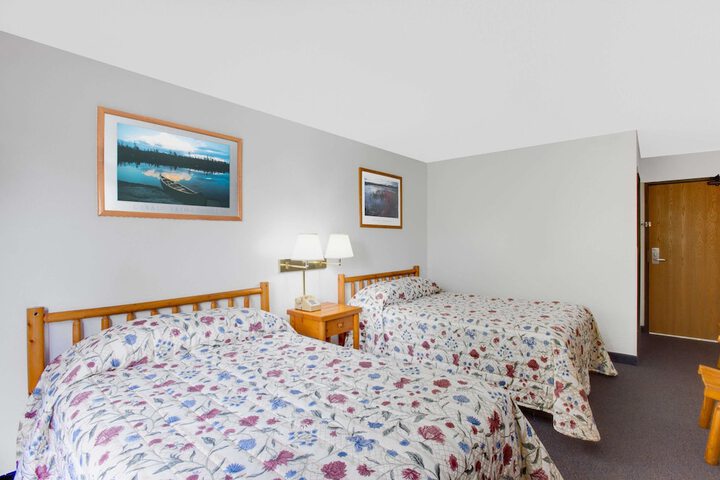 2 Double Beds (7 of 12)