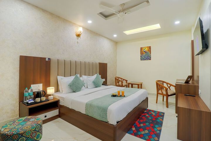 Room 6 of 33