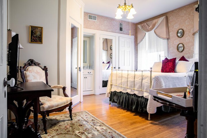 Room 17 of 39