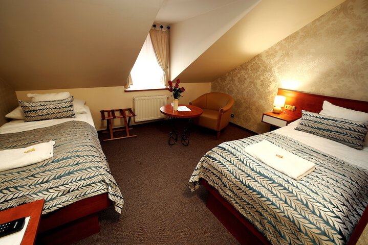 Room 11 of 42