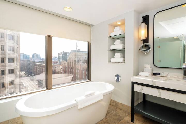 Room 73 of 170