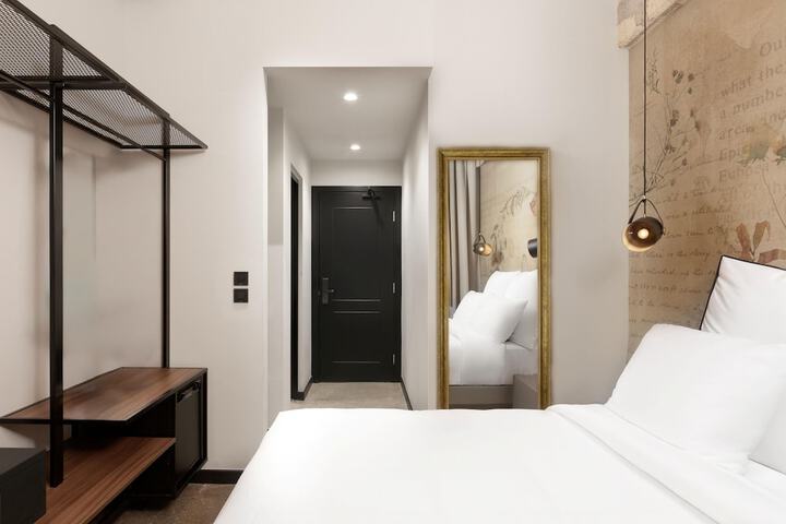 Room 19 of 63