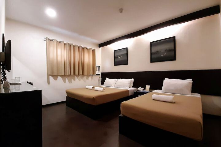 Room 13 of 19