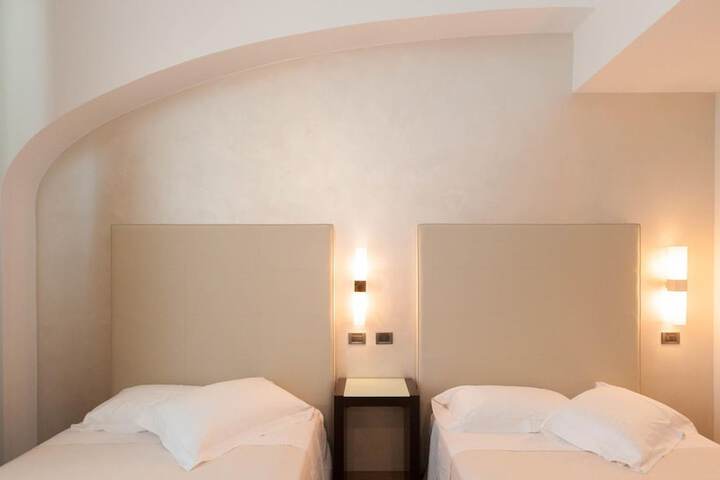 Room 6 of 35