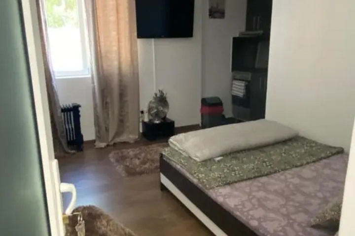 Room 3 of 10