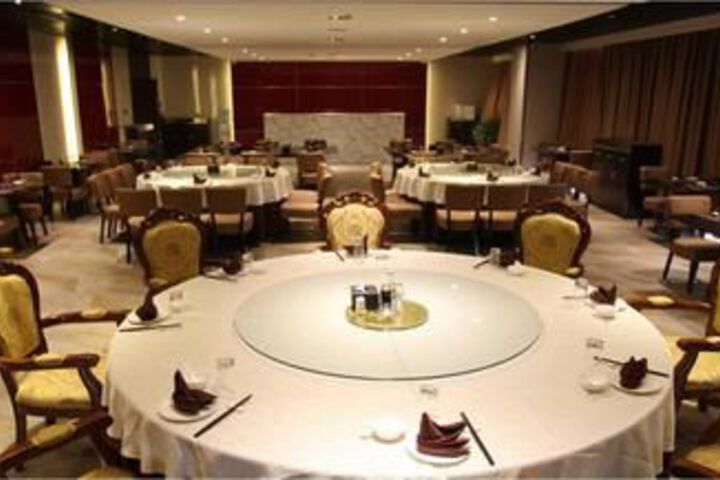 Dining 31 of 32