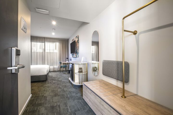 Room 5 of 74