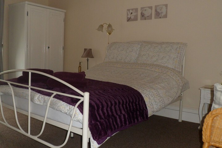 Room 2 of 33