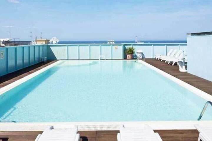 Hotel Pool
