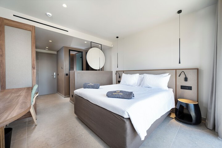 Room 16 of 81