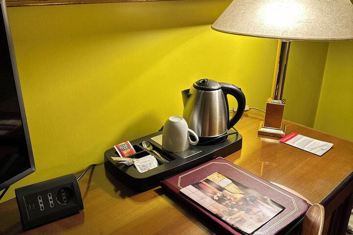 Breakfast/Coffee Service 60 of 106