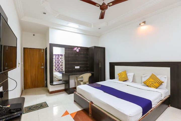 Room 2 of 11