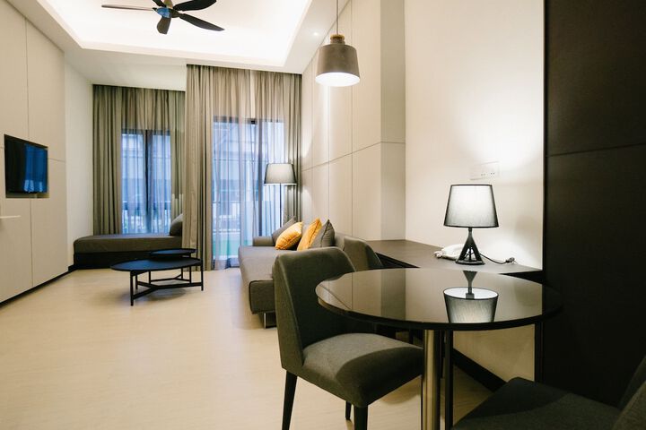 Room 14 of 33