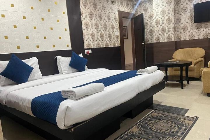 Room 3 of 16