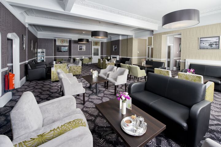 Lounge 26 of 41