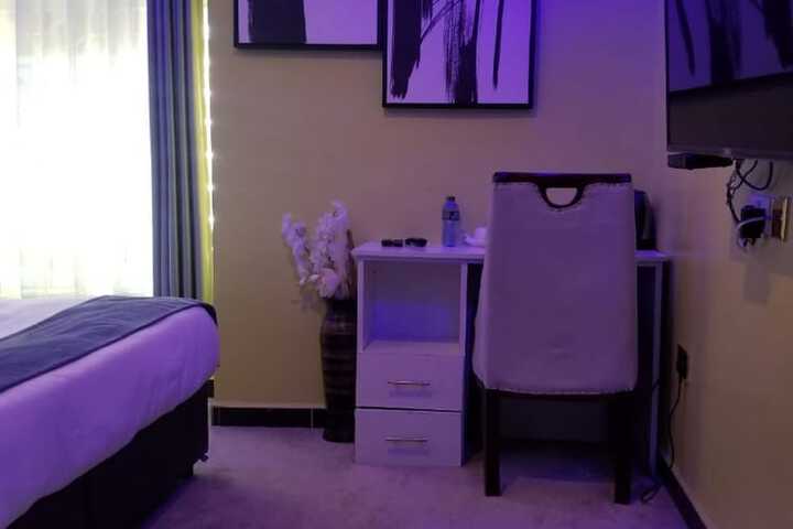 Room 27 of 62