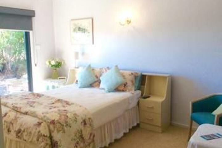 Room 2 of 10