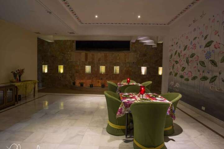 Dining 34 of 72