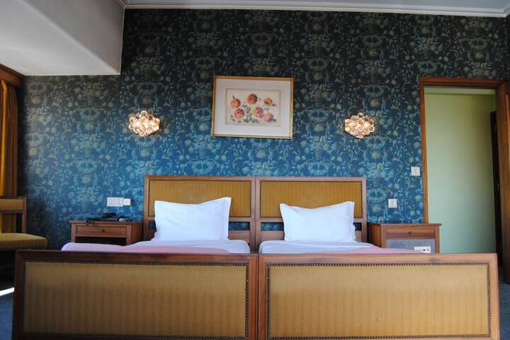 Room 9 of 34