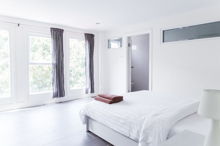 Room 21 of 353