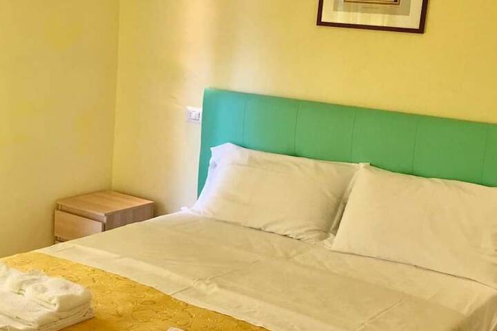 Room 4 of 65