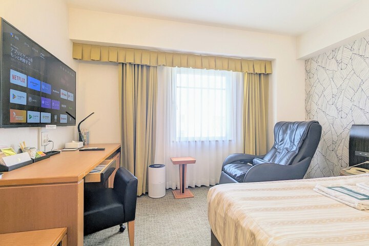 Room 35 of 102