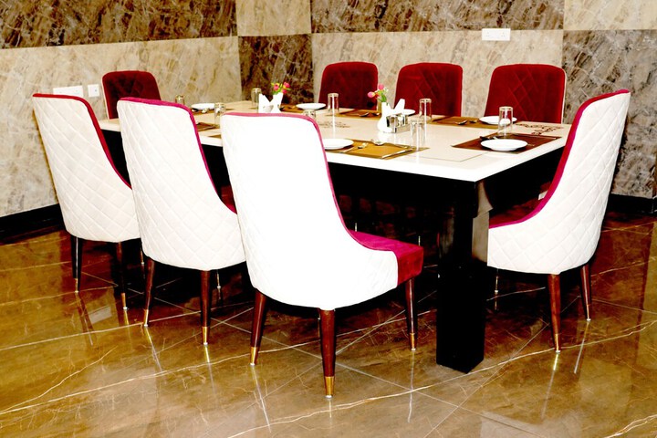 Dining 48 of 55