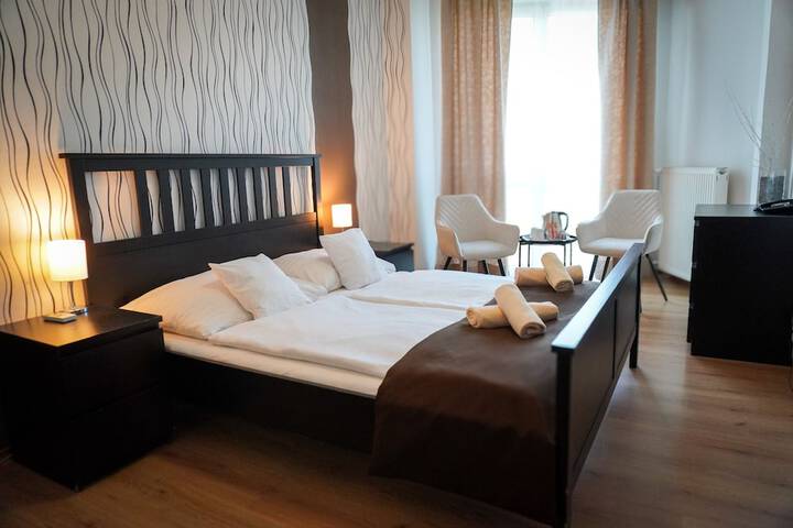 Room 32 of 76